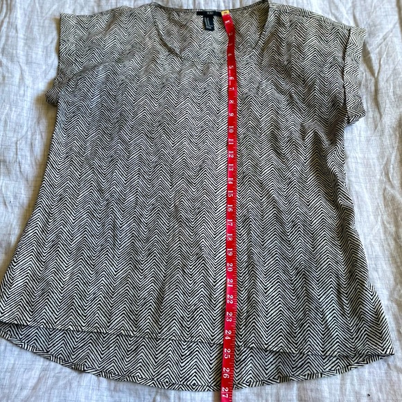 Forever 21 • Black & White Shortsleeved Blouse - Picture 6 of 9